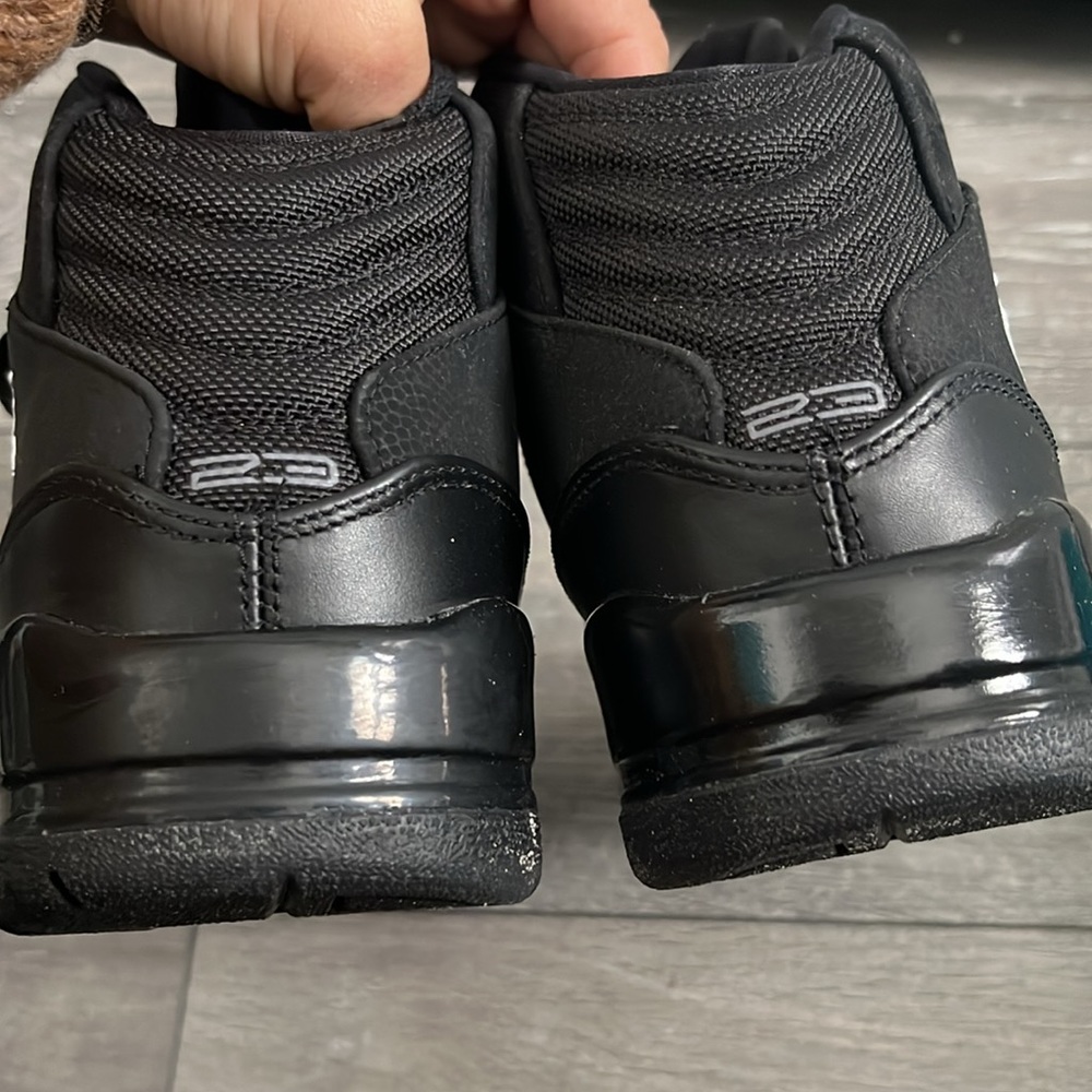 Jordan Sneakers - Picture 4 of 5